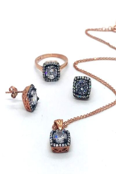 925 Ayar Gümüş Elmas Montürlü Modern Kare Gümüş Set Takım